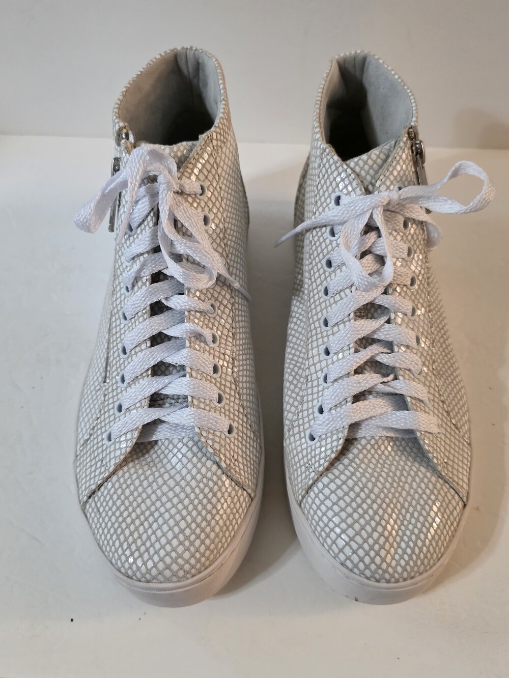 Vionic Torri High Top Sneaker Leather Faux Snake Print Womans Sz 10 White Silver